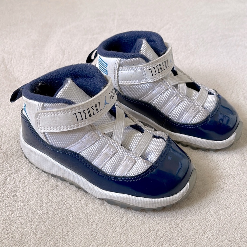 NIKE // Air Jordan Retro 11 “win like 82” toddler white blue sneakers (7)